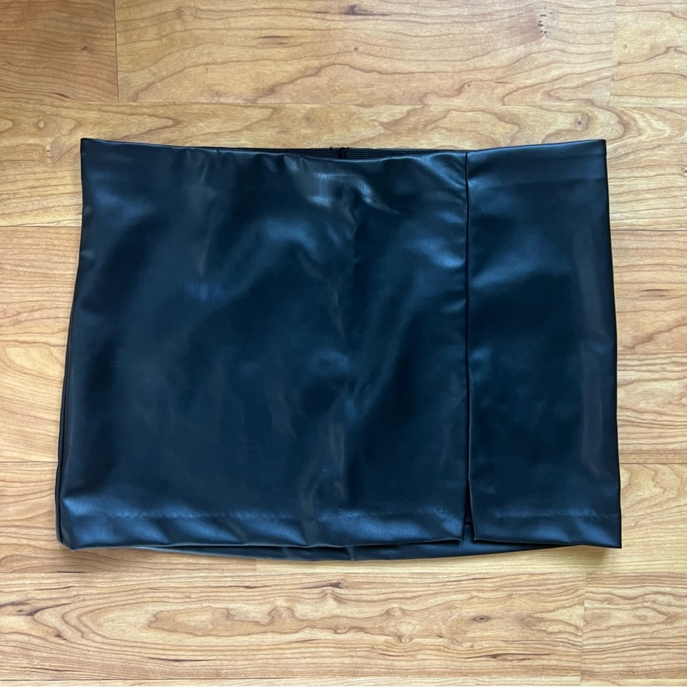 Vegan Mini Skirt, M